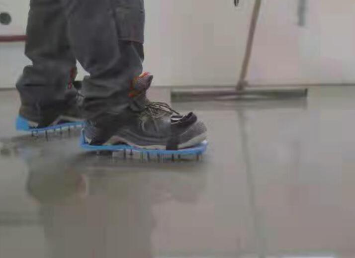 Cellulose ethers for self-leveling